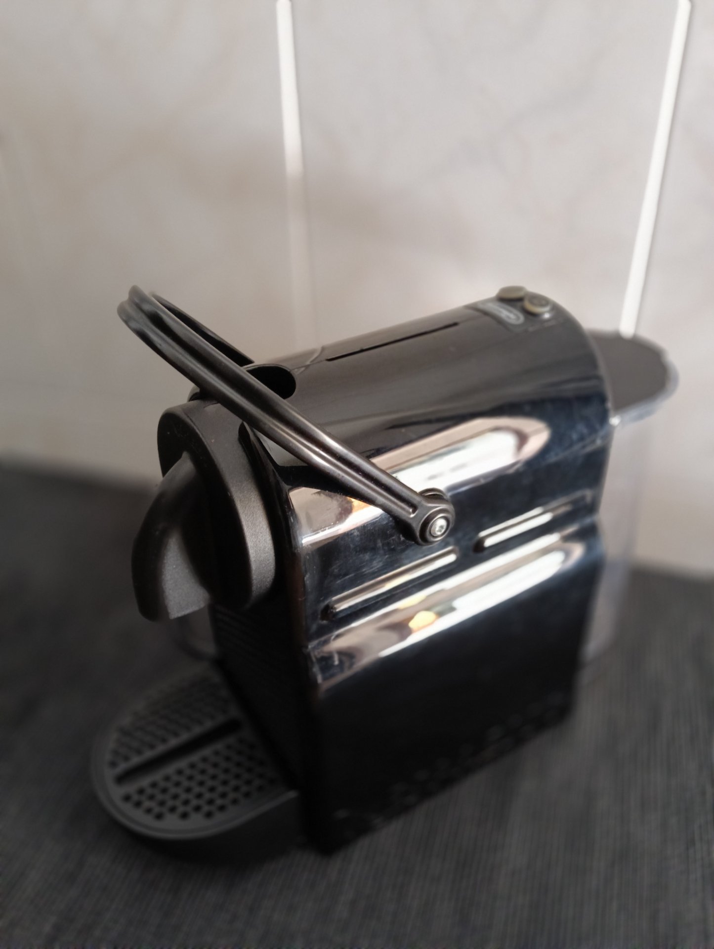 feb alle 21:10 1 ID: 637025438 Macchina caffè De Longhi Nespresso Inissia EN 80-B - Immagine 1