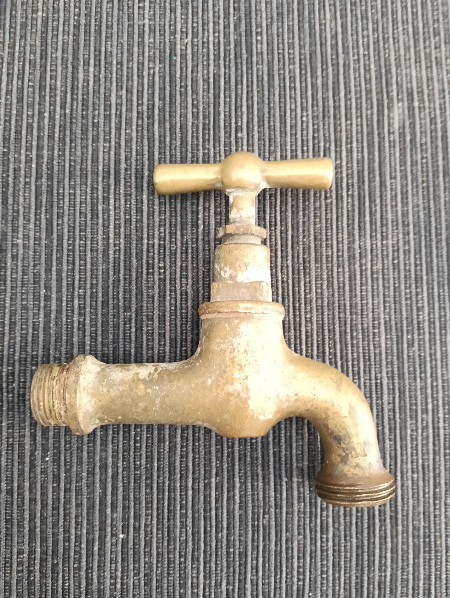 Rubinetto antico in ottone - Immagine 1