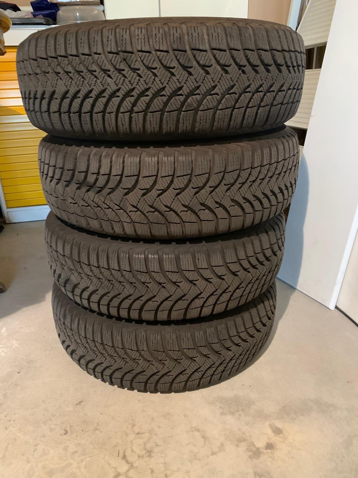 Gomme invernali Michelin 175/65 R15 - Immagine 1