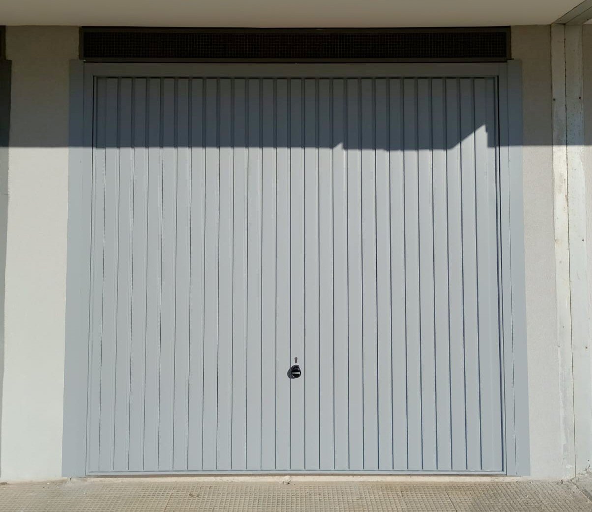 Basculante manuale Hörmann modello Berry N80 2,730 m x 2,320 m - Immagine 1