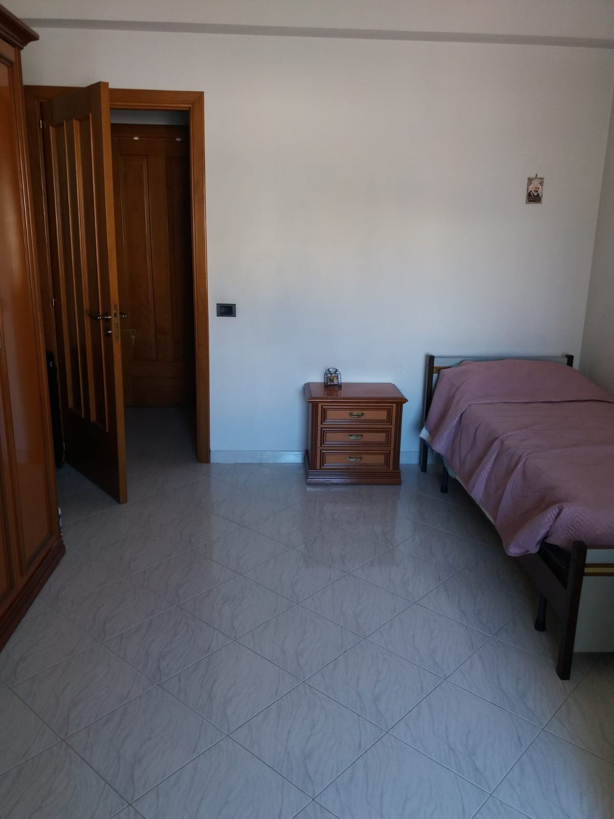 Stanza singola con posto letto singolo per STUDENTESSE e LAVORATRICI - Immagine 1